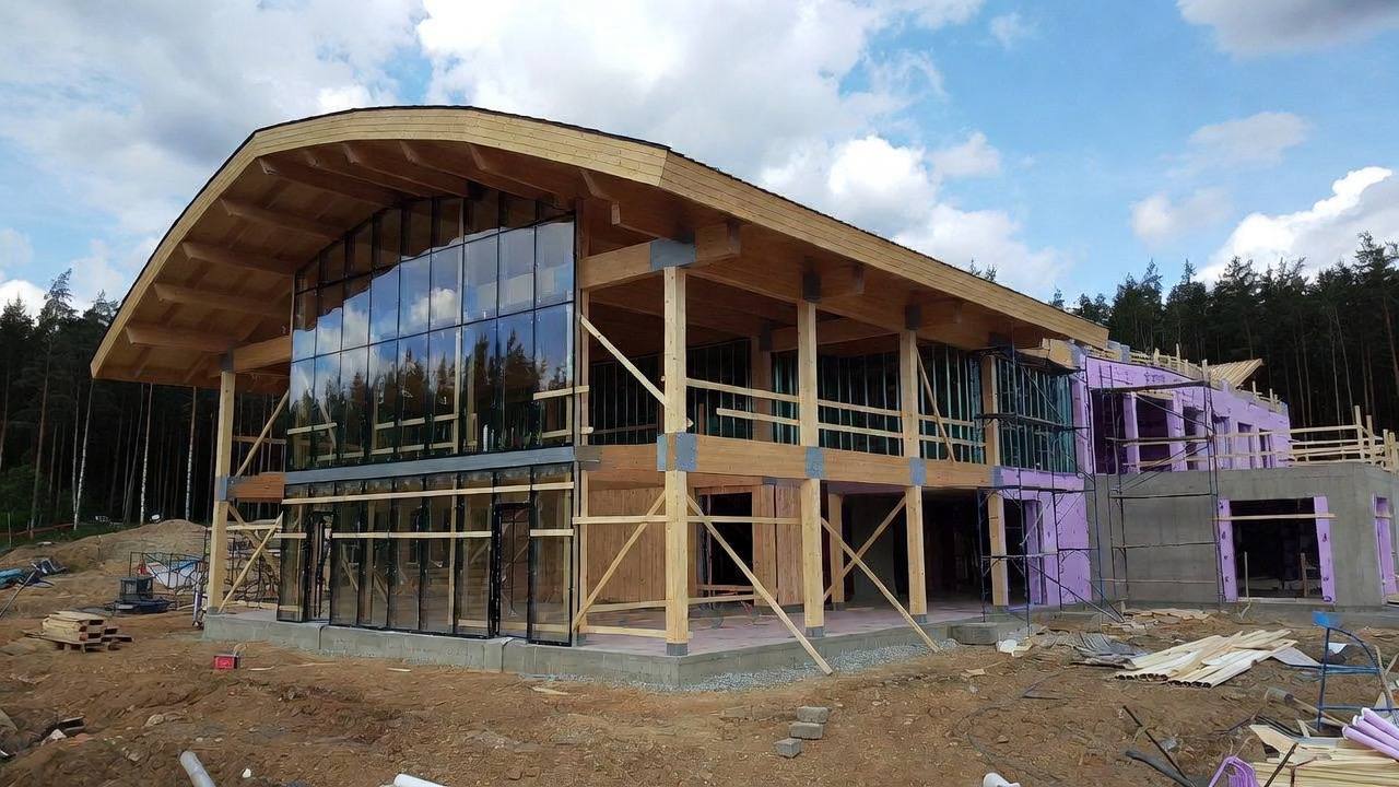 Здание Термолэнда в процессе строительства